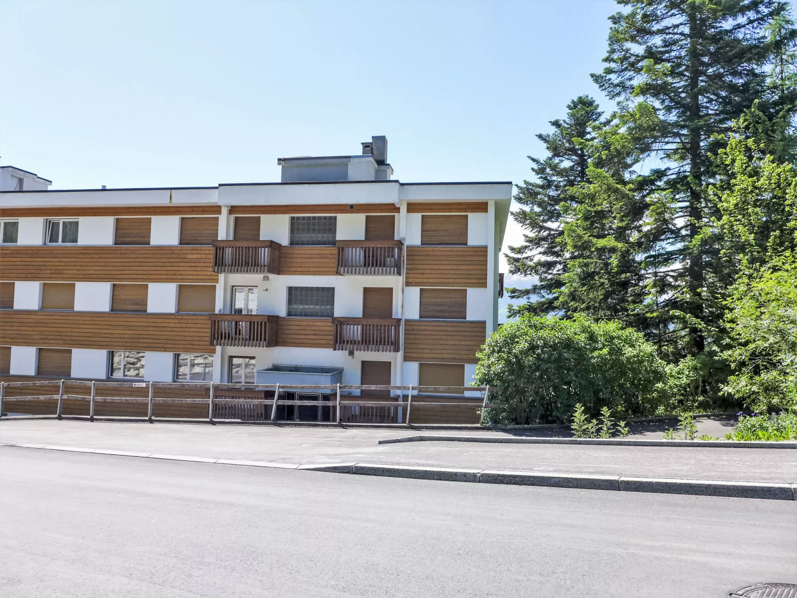 Les Arolles B12-Outside