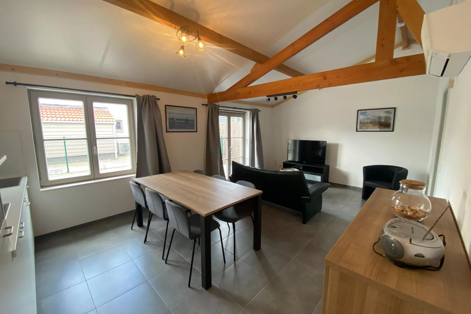 WH2 / 52-Dining room