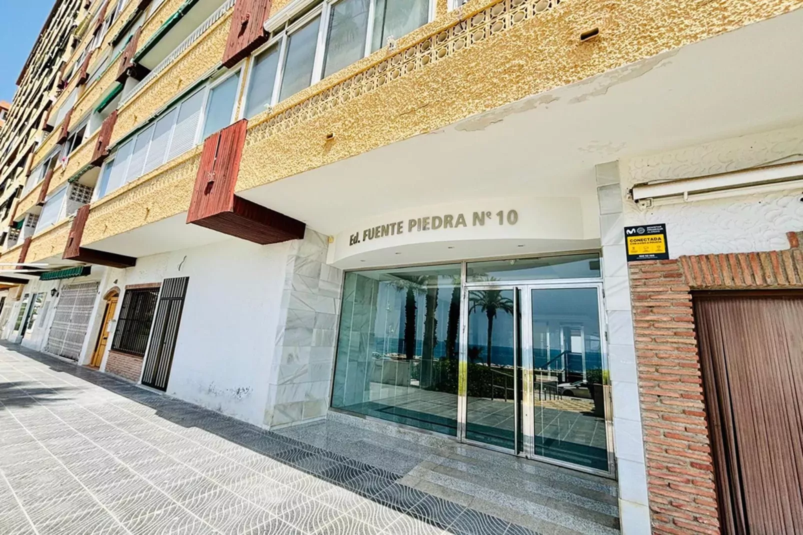 Apartamento Reina Sofía Primera linea de playa-Exterior summer
