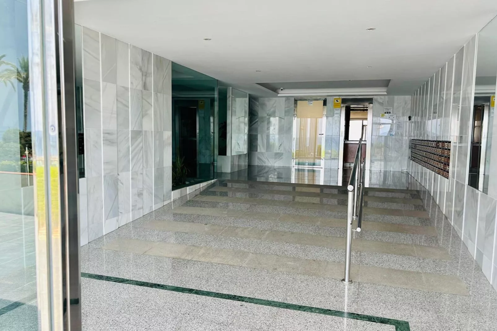 Apartamento Reina Sofía Primera linea de playa-Reception hall