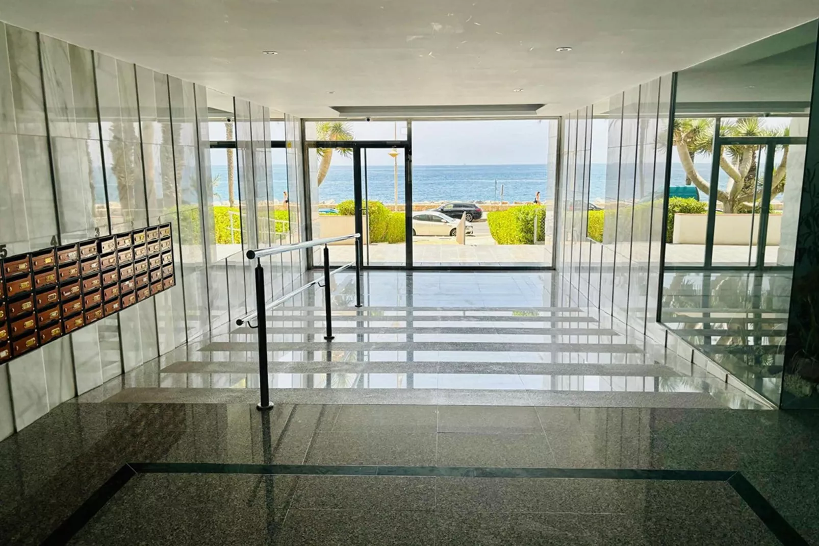 Apartamento Reina Sofía Primera linea de playa-Reception hall