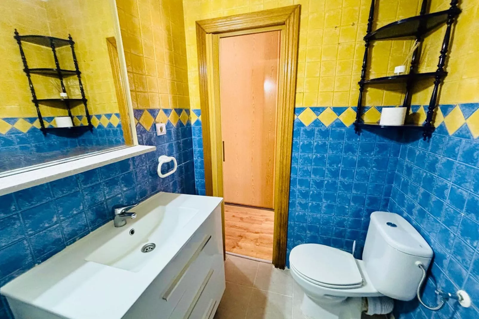 Apartamento Reina Sofía Primera linea de playa-Bathroom