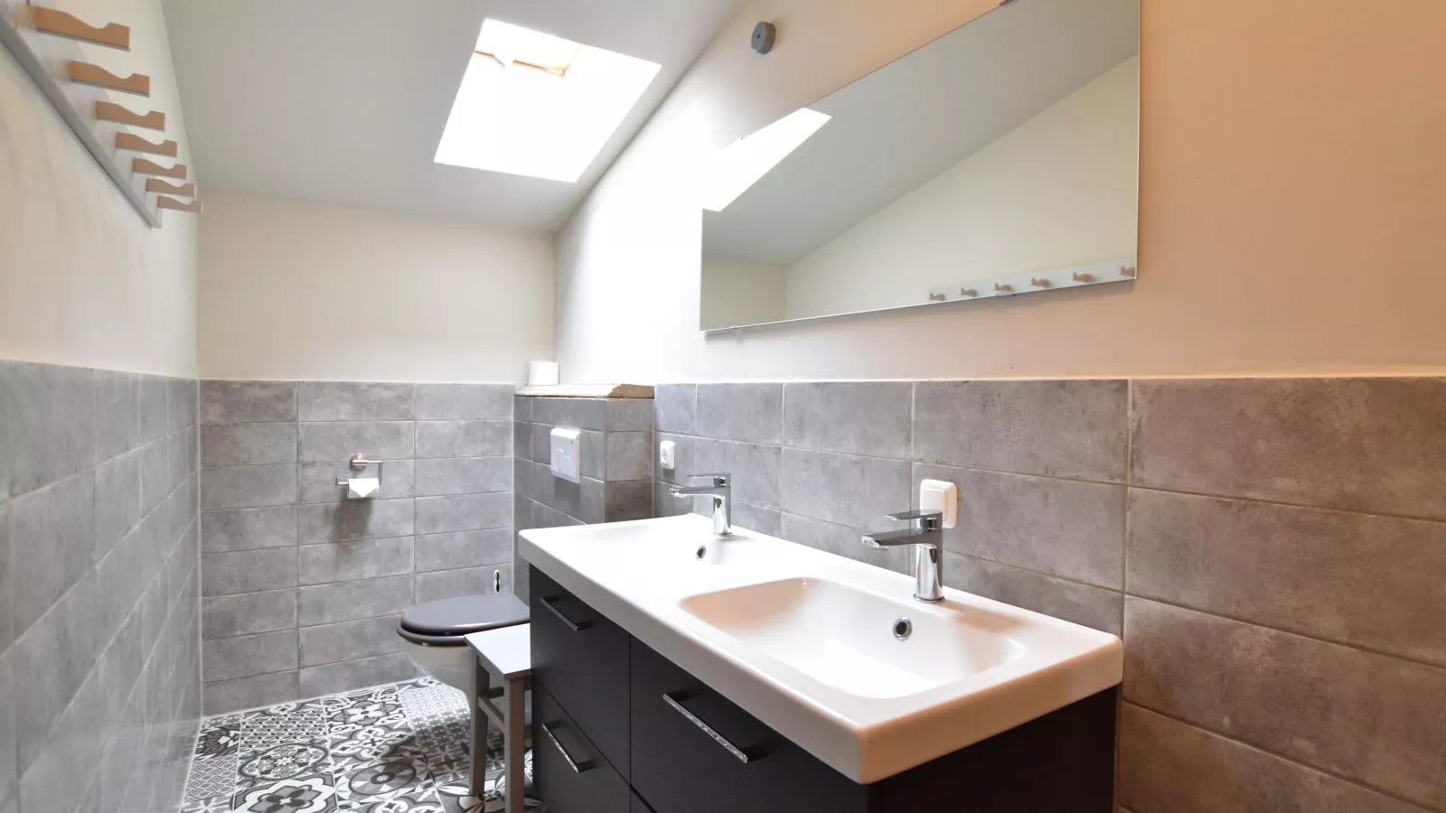 Gutshofblick L-Bathroom
