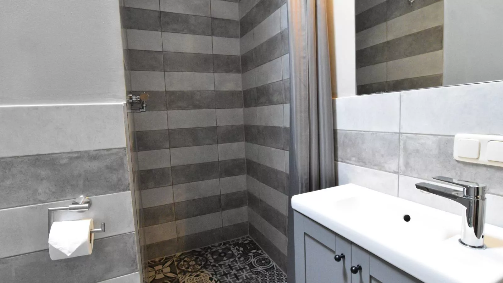 Gutshofblick L-Bathroom