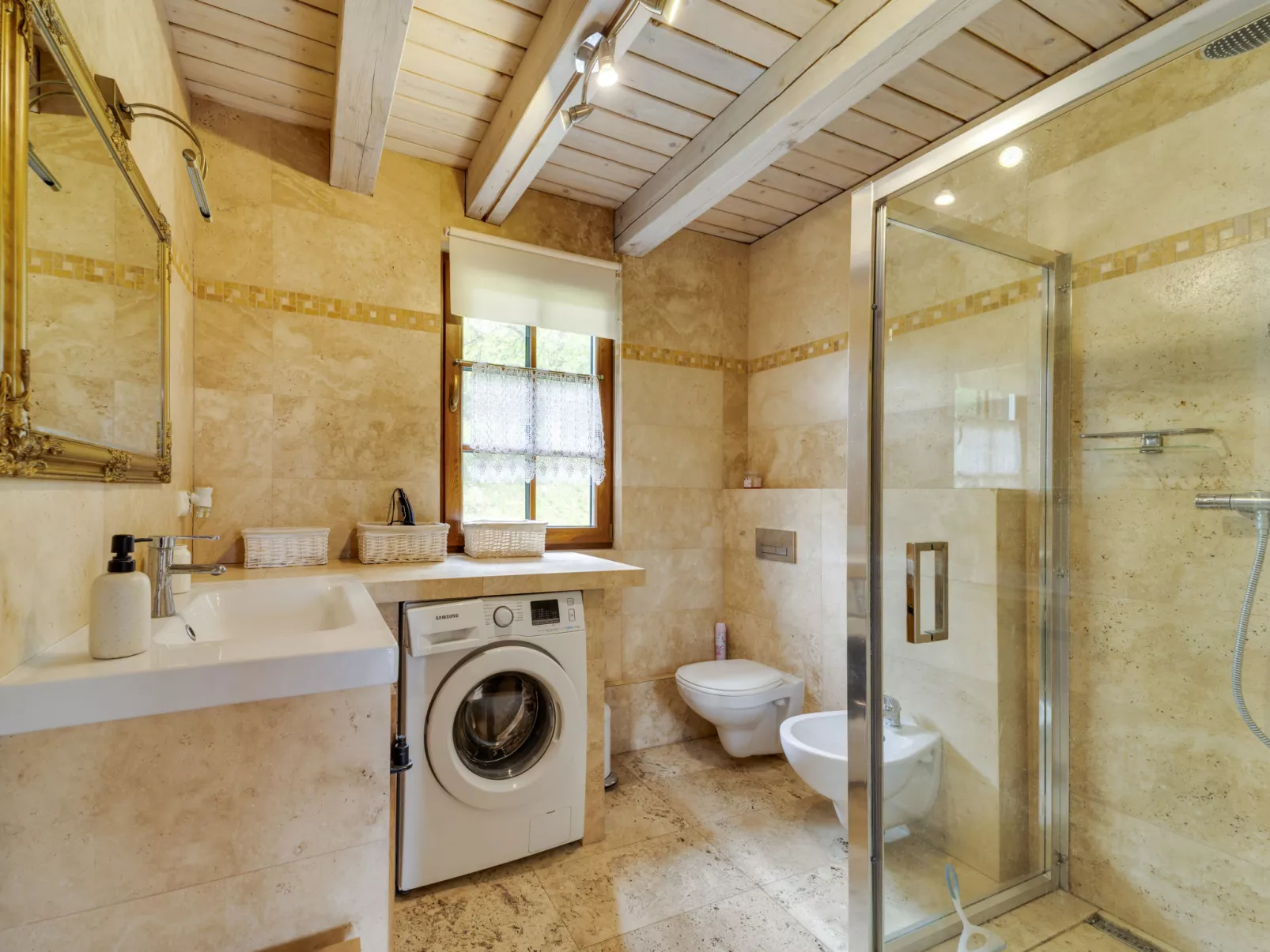 Bieszczady Chata-Inside