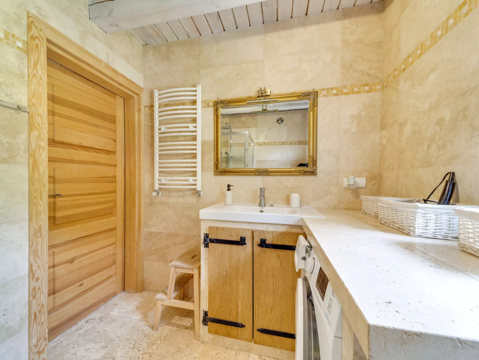 Bieszczady Chata-Inside