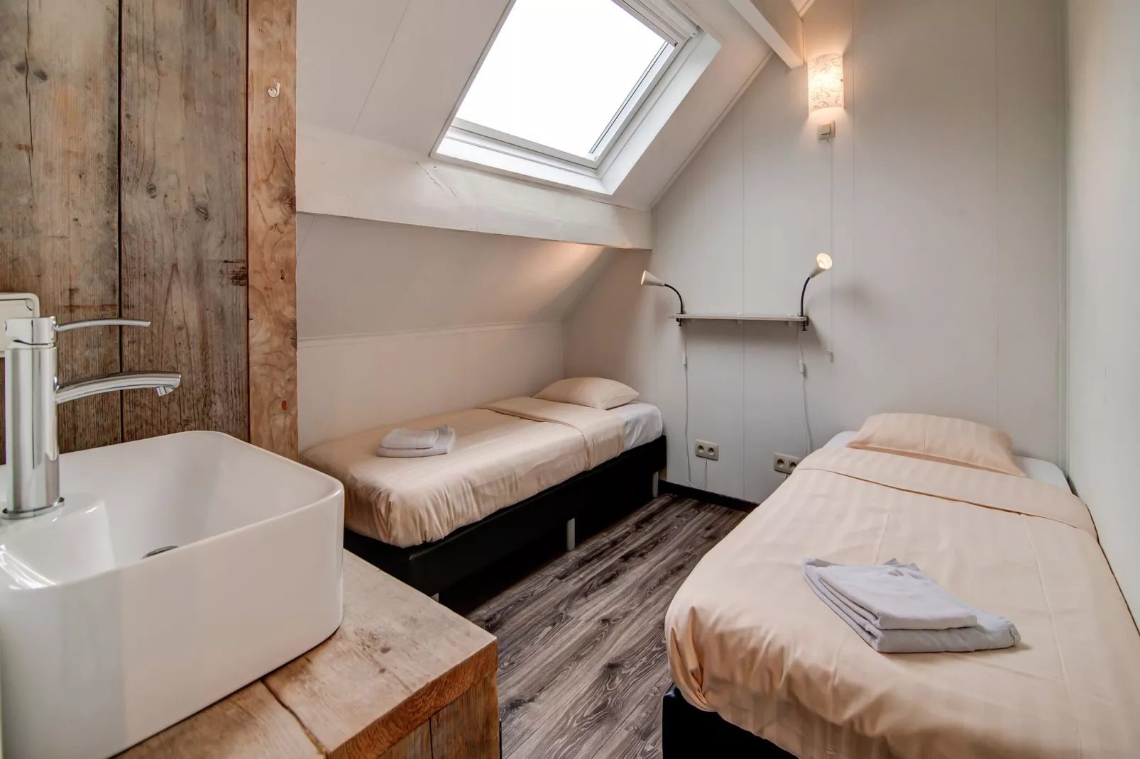 Nr 48-Bedroom