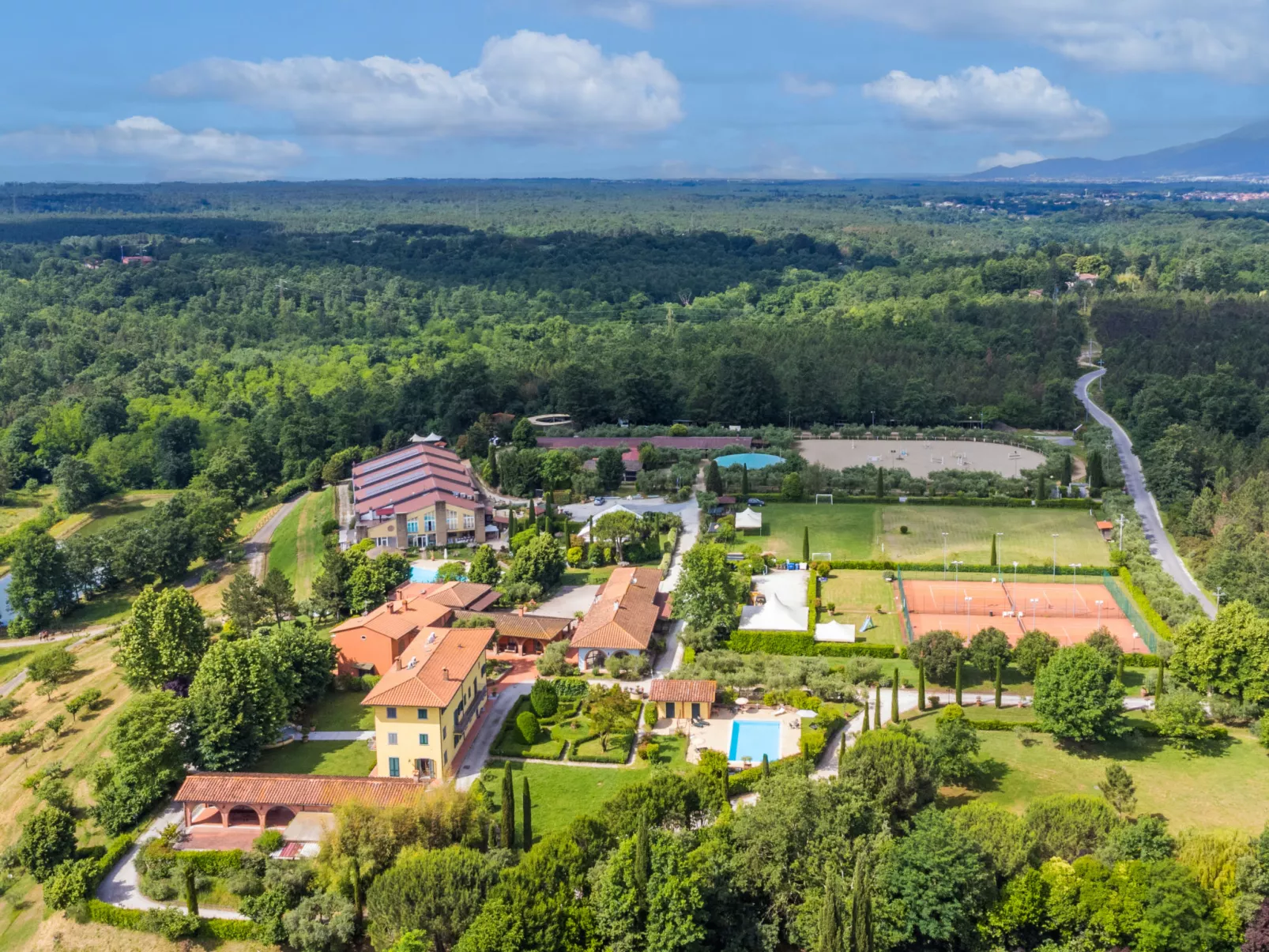 Villa Elena-Outside