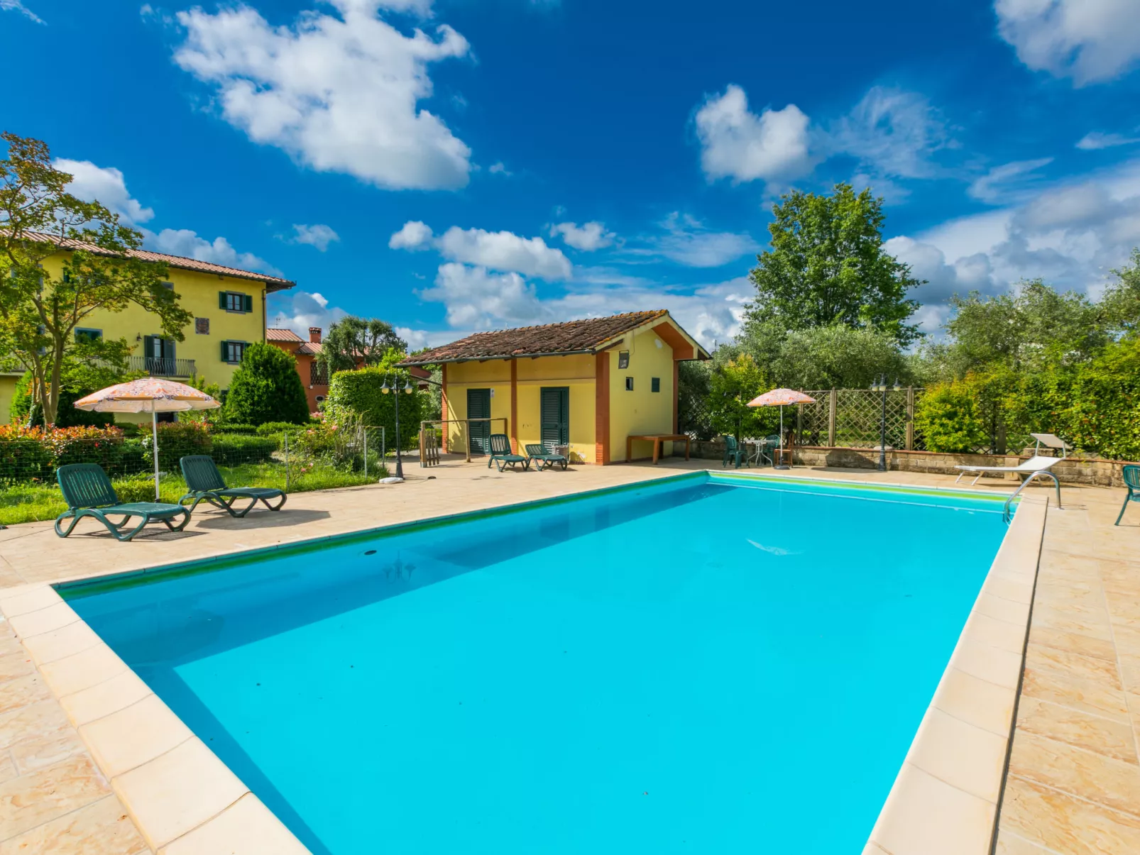 Villa Elena-Outside