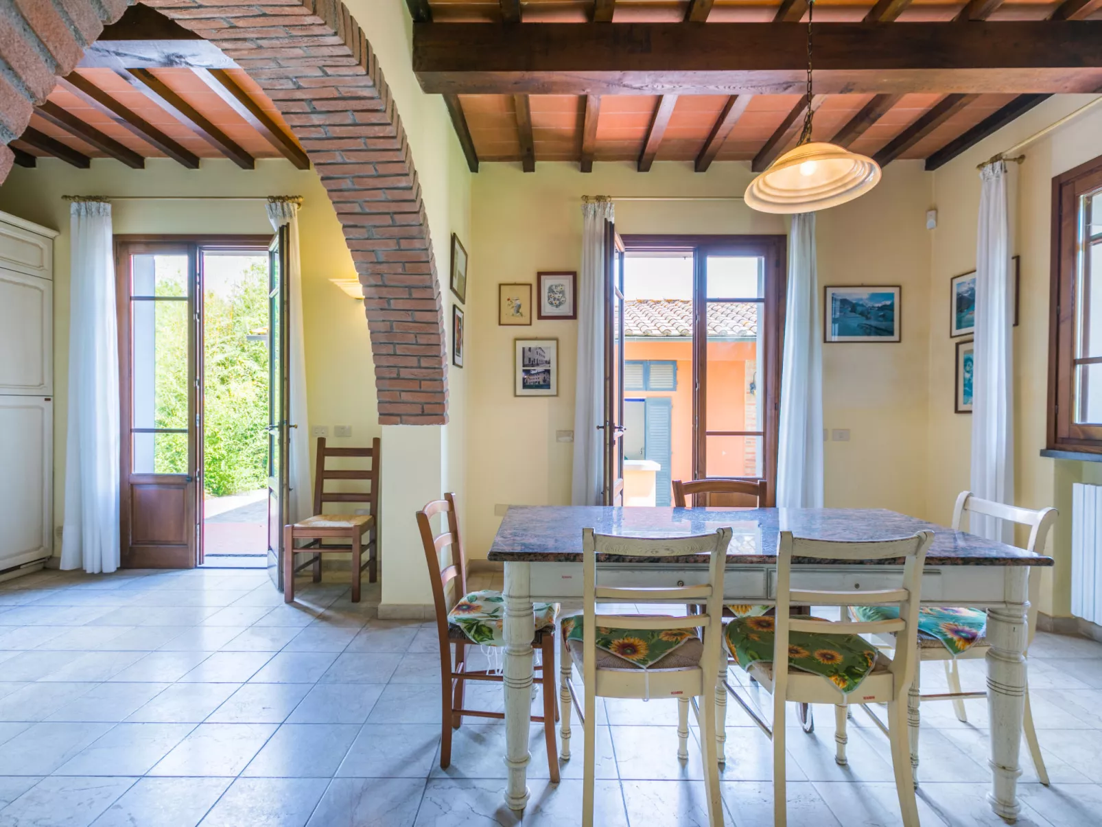 Villa Elena-Inside