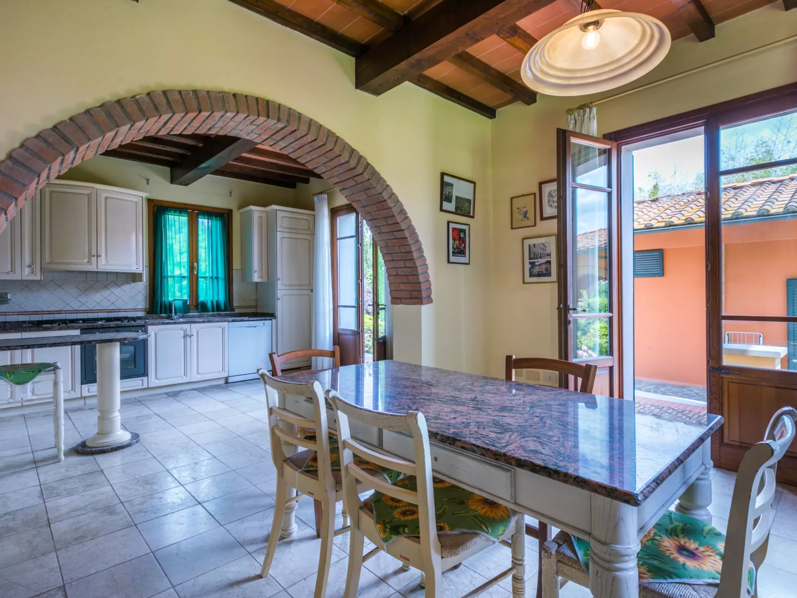 Villa Elena-Inside