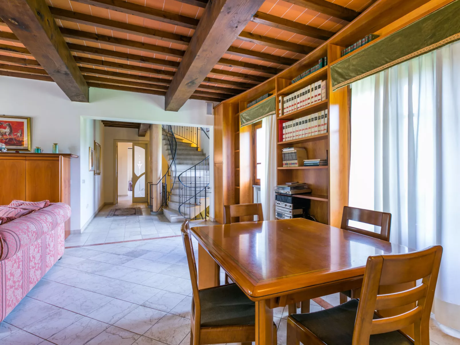 Villa Elena-Inside