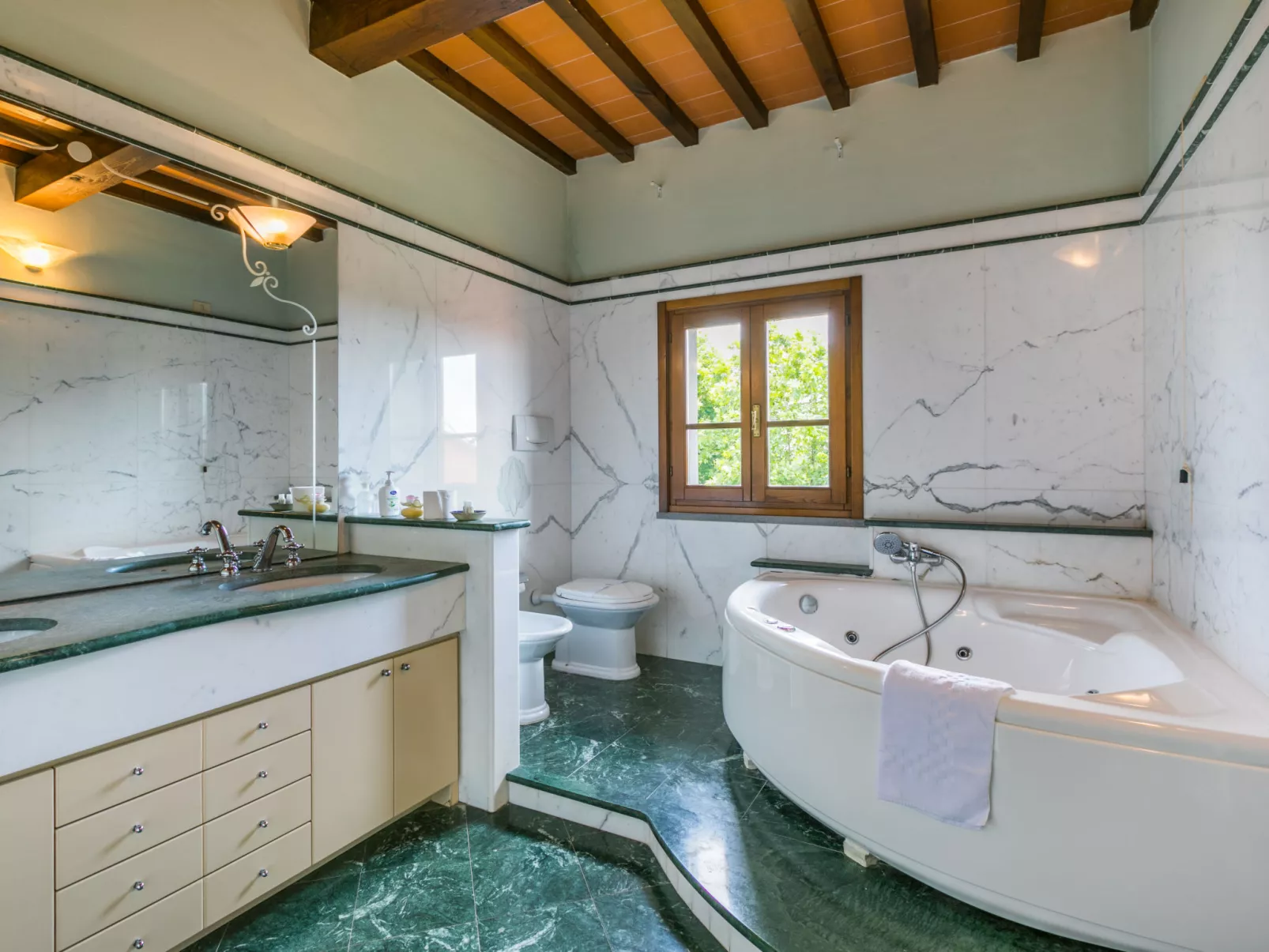 Villa Elena-Inside