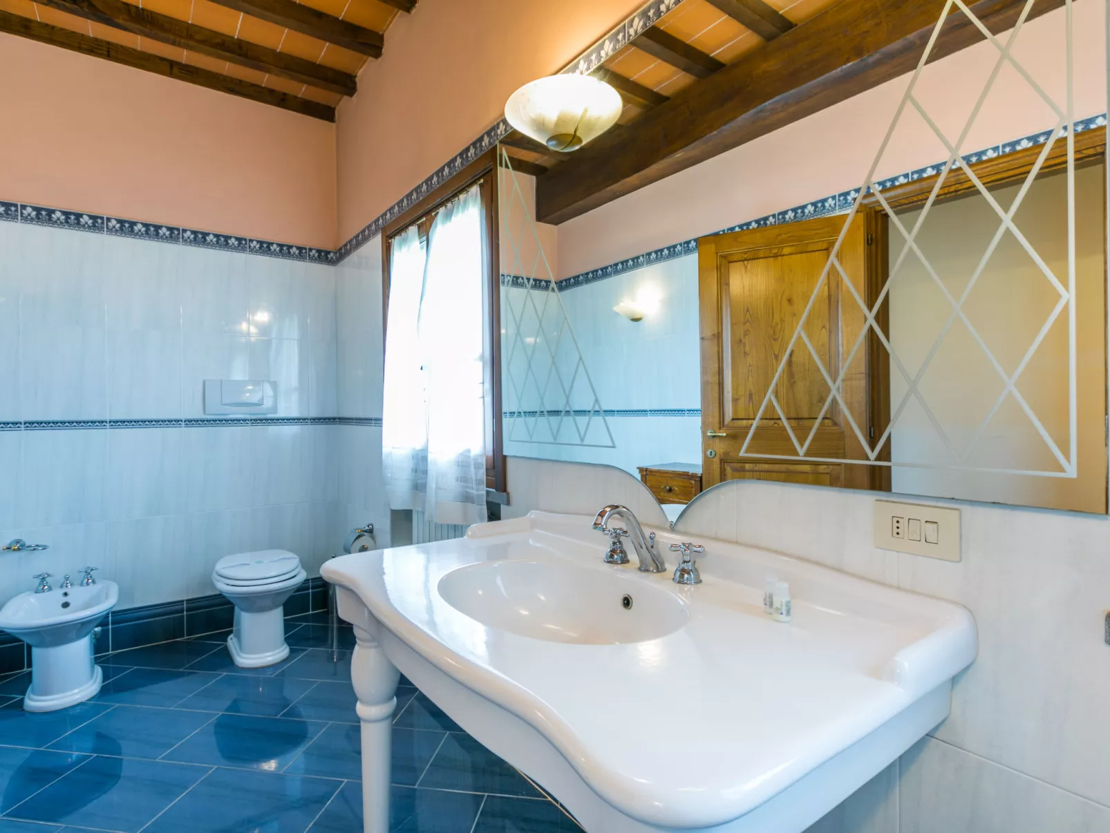 Villa Elena-Inside
