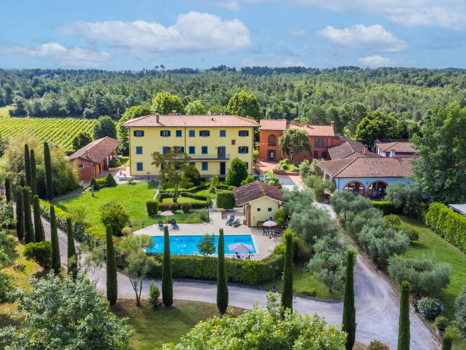 Villa Elena-Outside