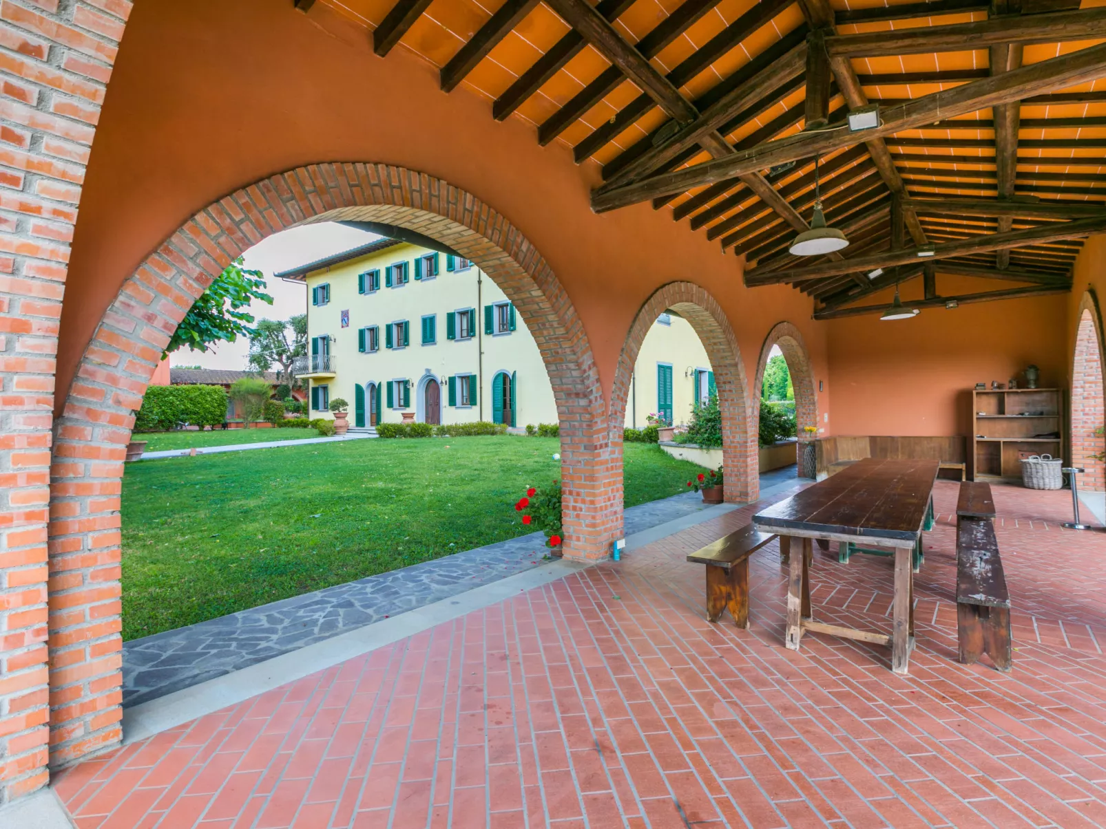 Villa Elena-Outside