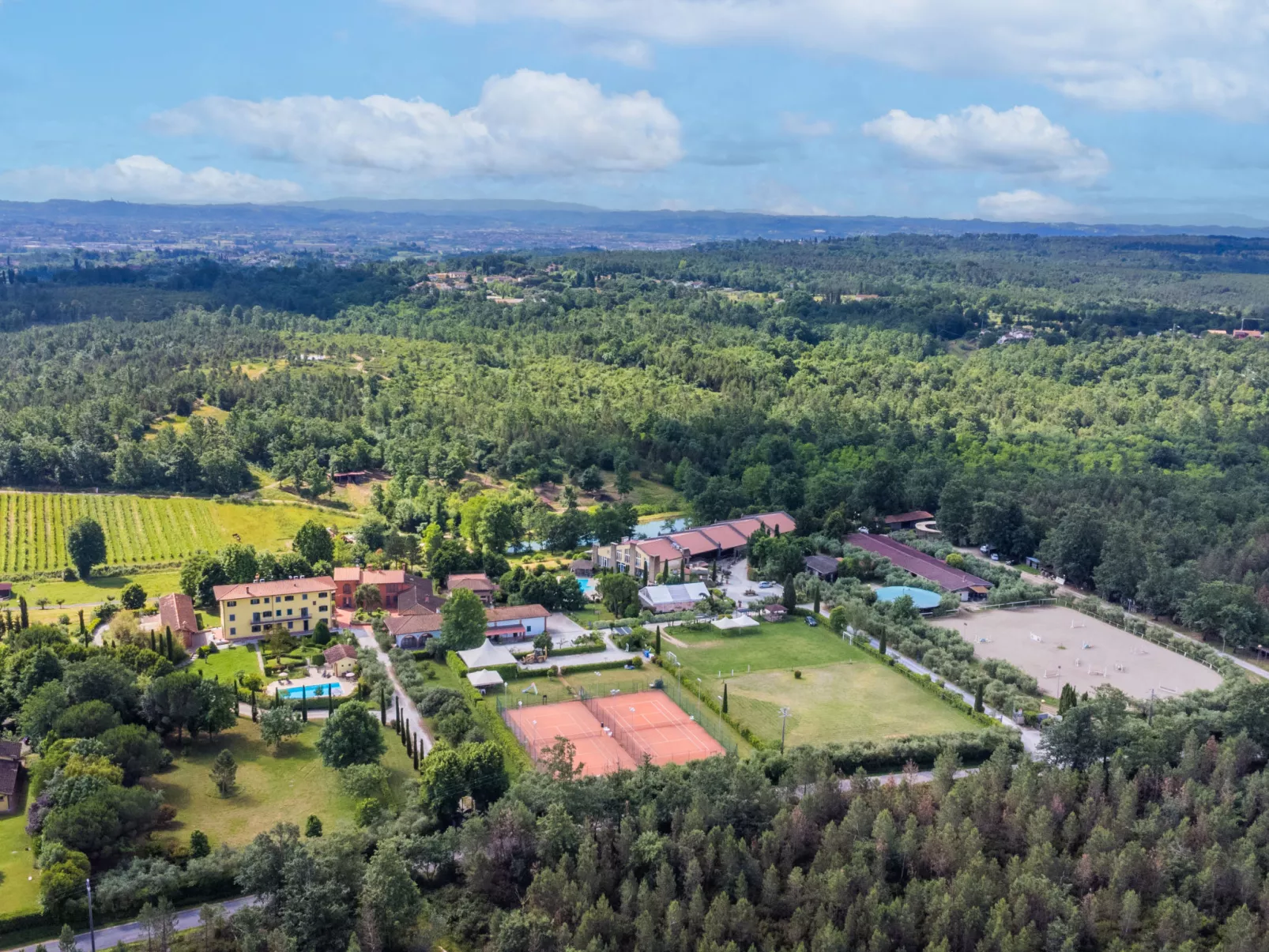 Villa Elena-Outside