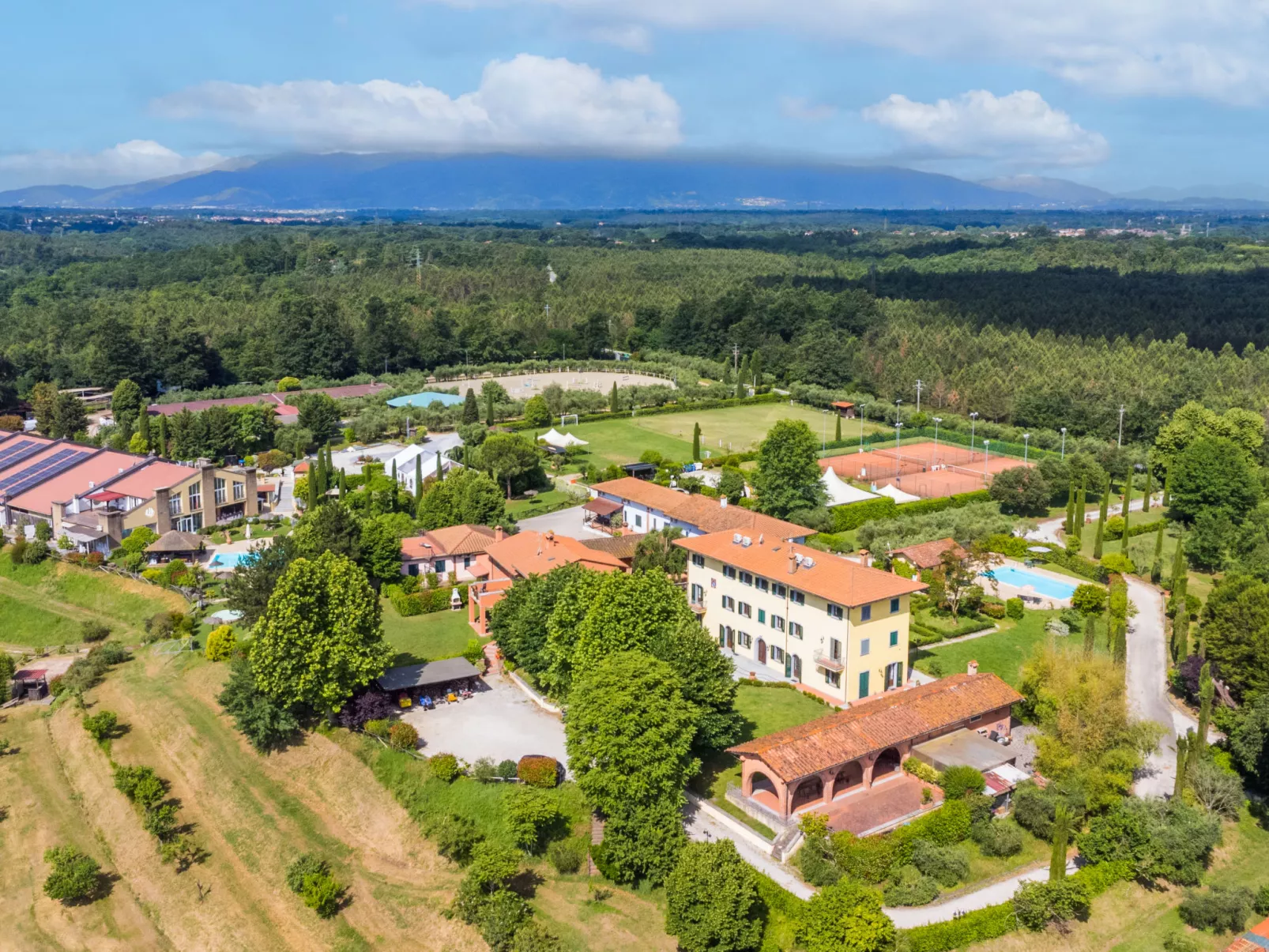 Villa Elena-Outside