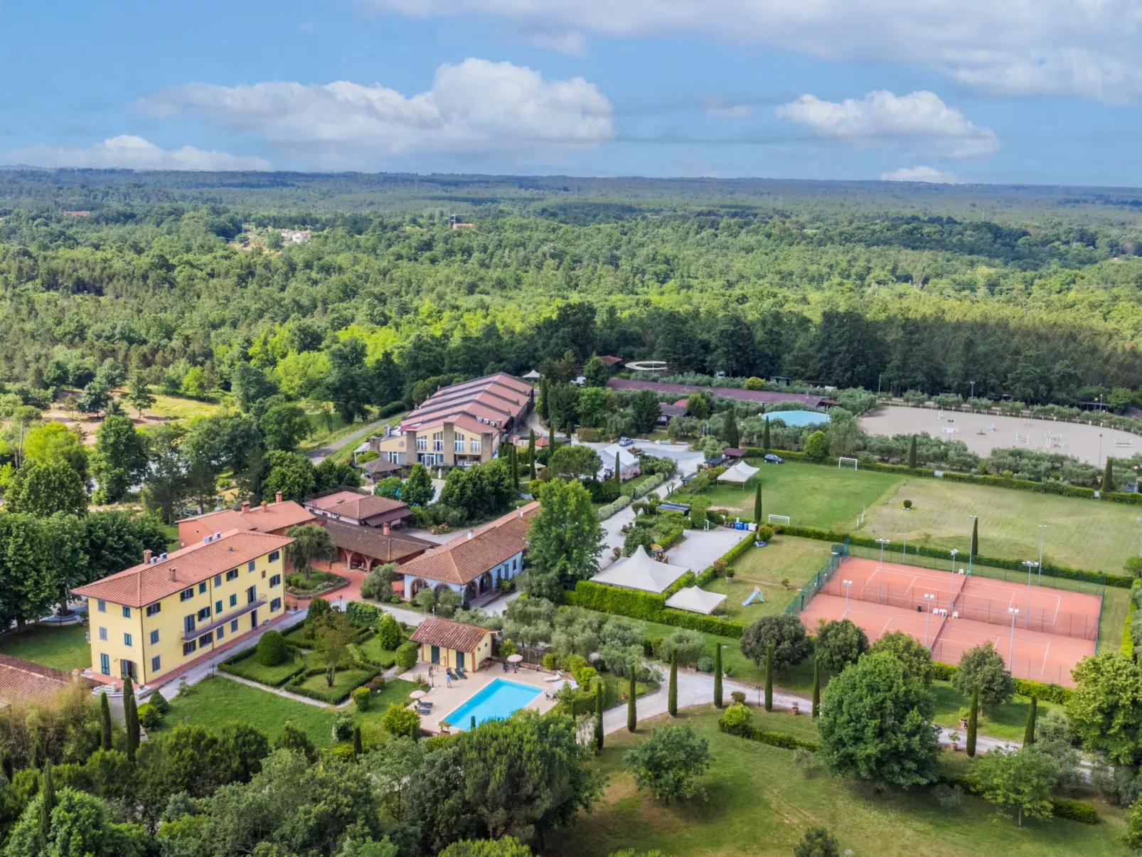 Villa Elena-Outside