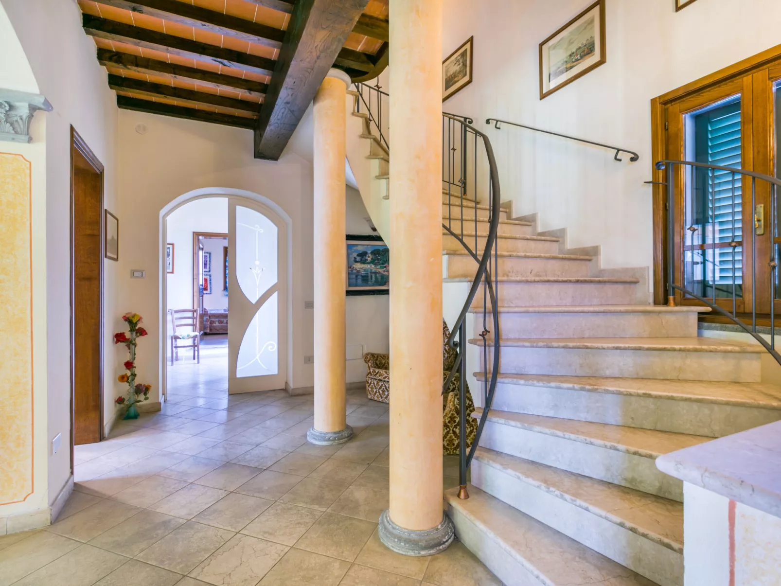 Villa Elena-Inside