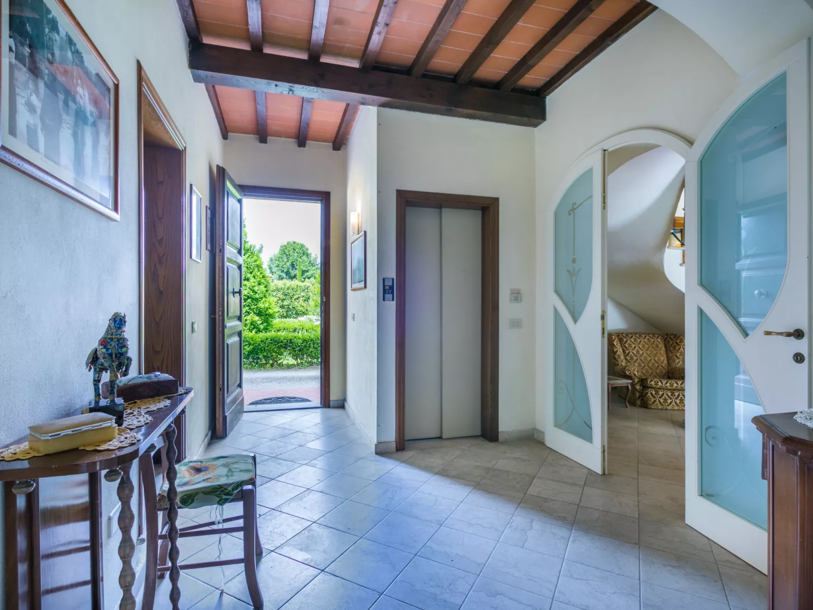 Villa Elena-Inside