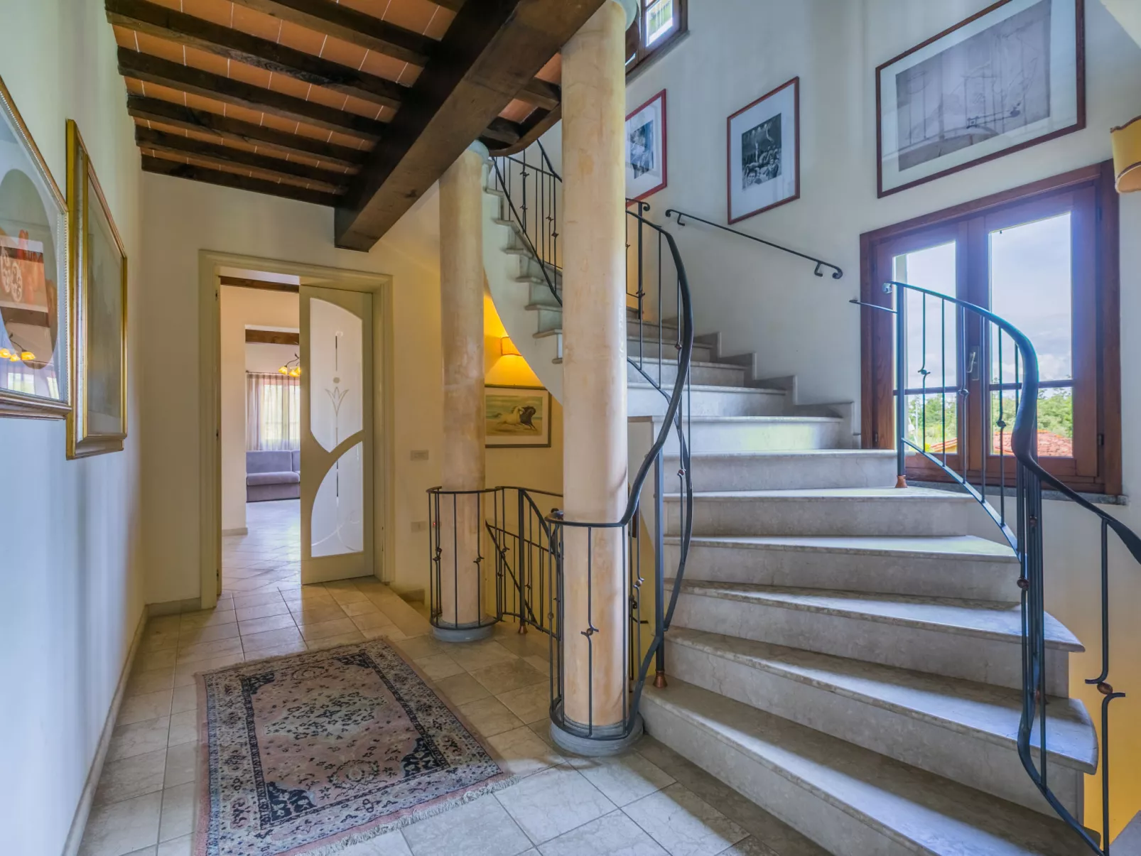 Villa Elena-Inside