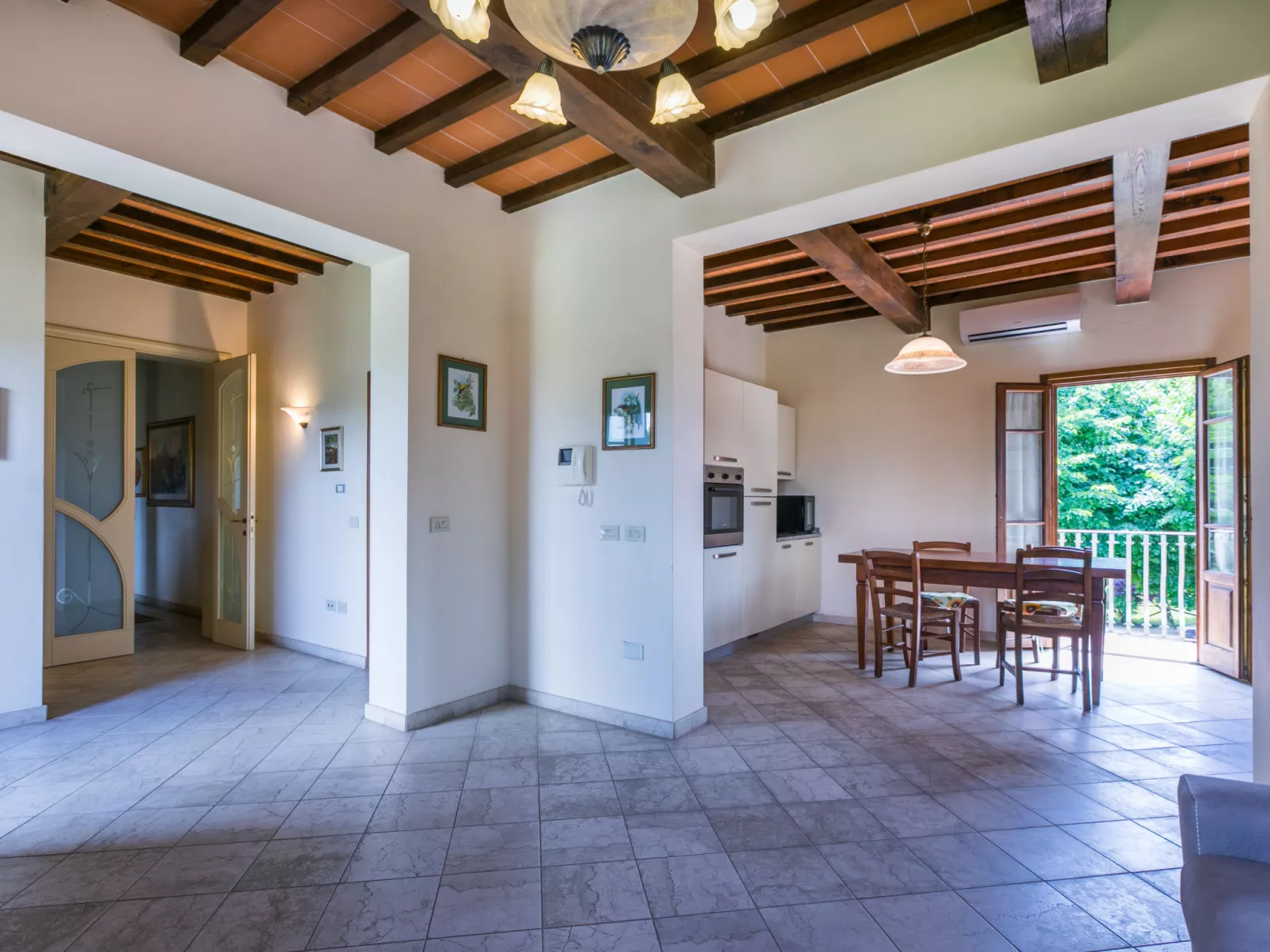 Villa Elena-Inside