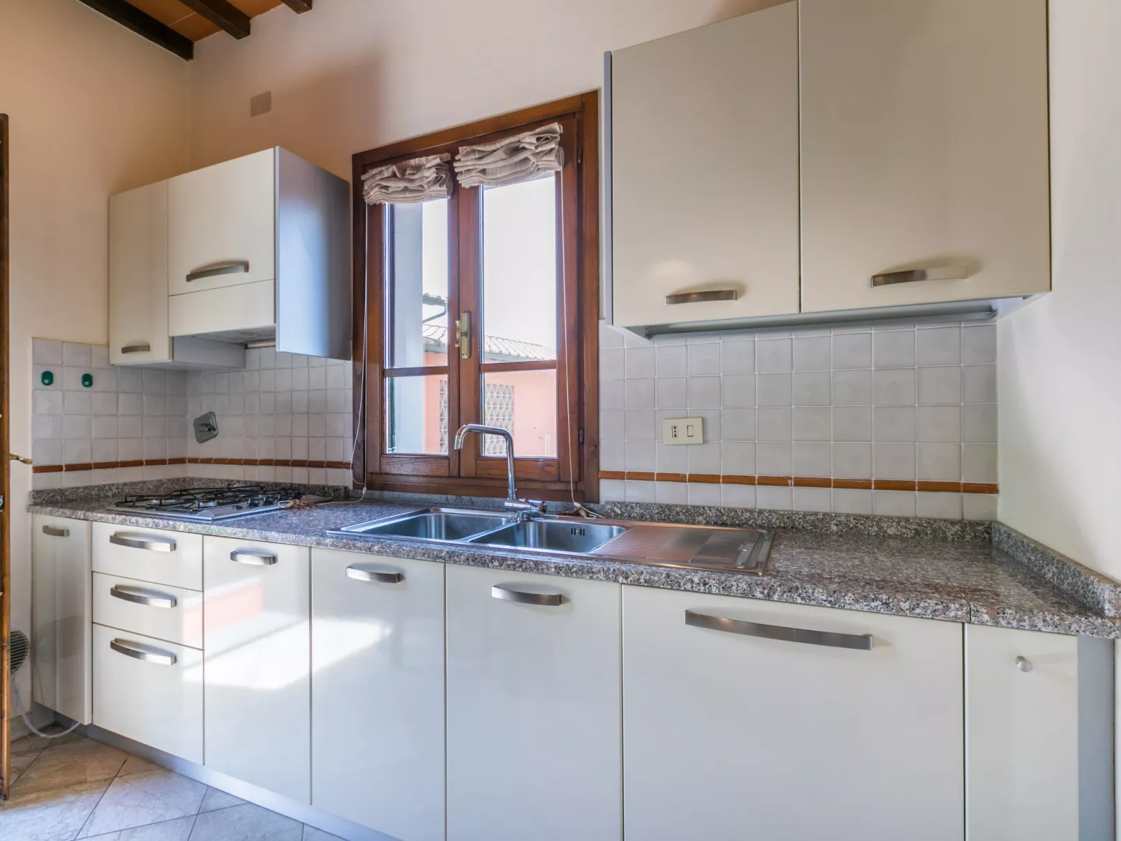Villa Elena-Inside