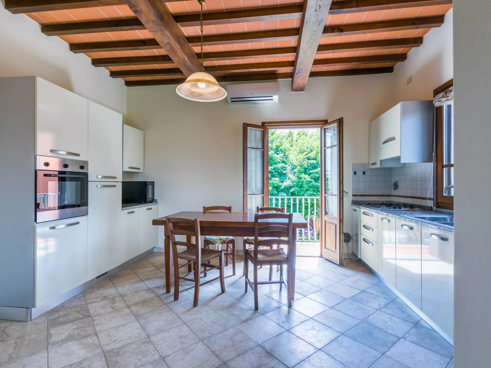 Villa Elena-Inside