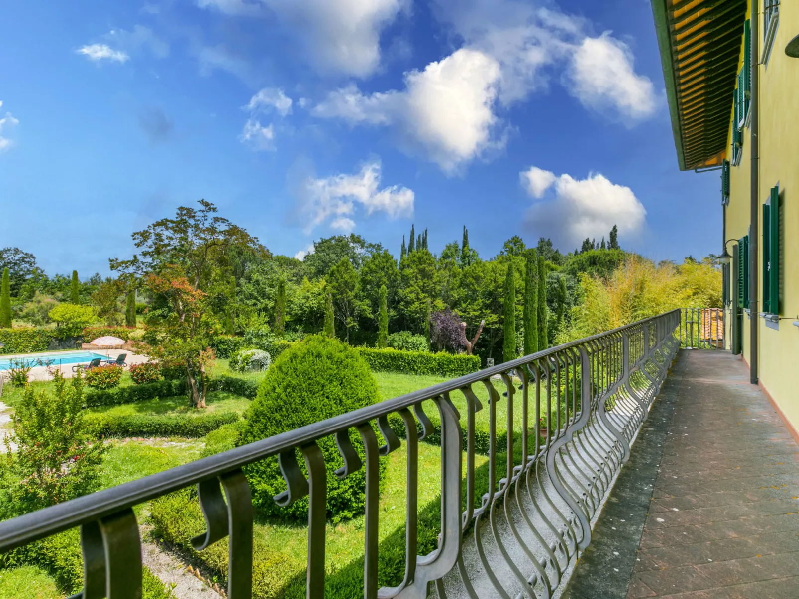 Villa Elena-Outside