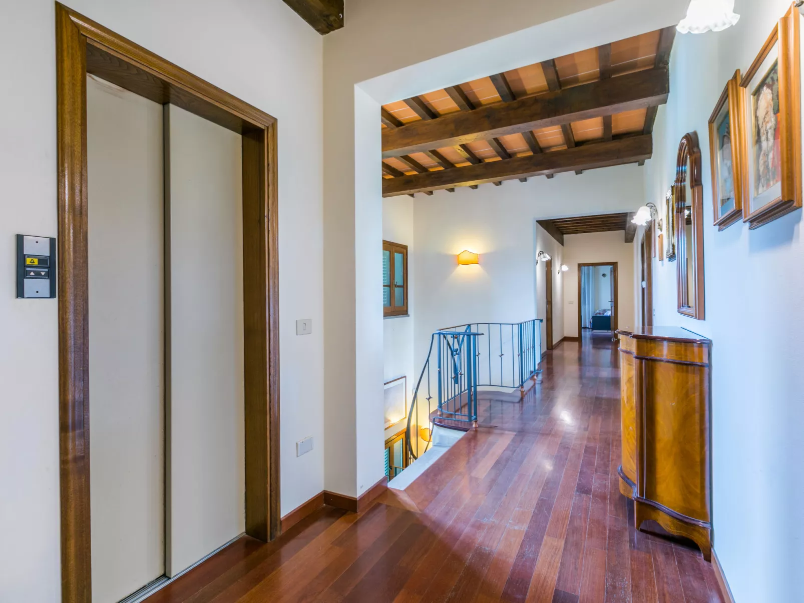 Villa Elena-Inside