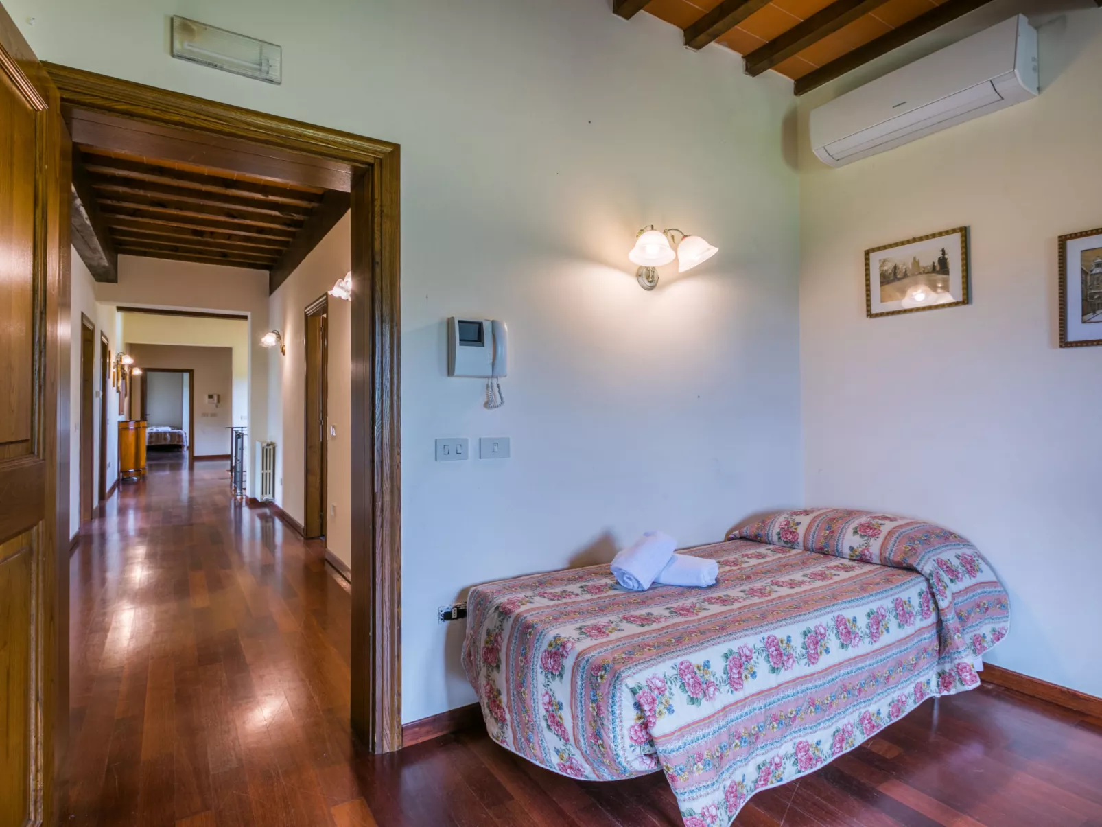 Villa Elena-Inside