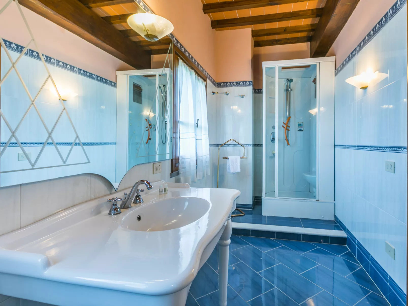 Villa Elena-Inside