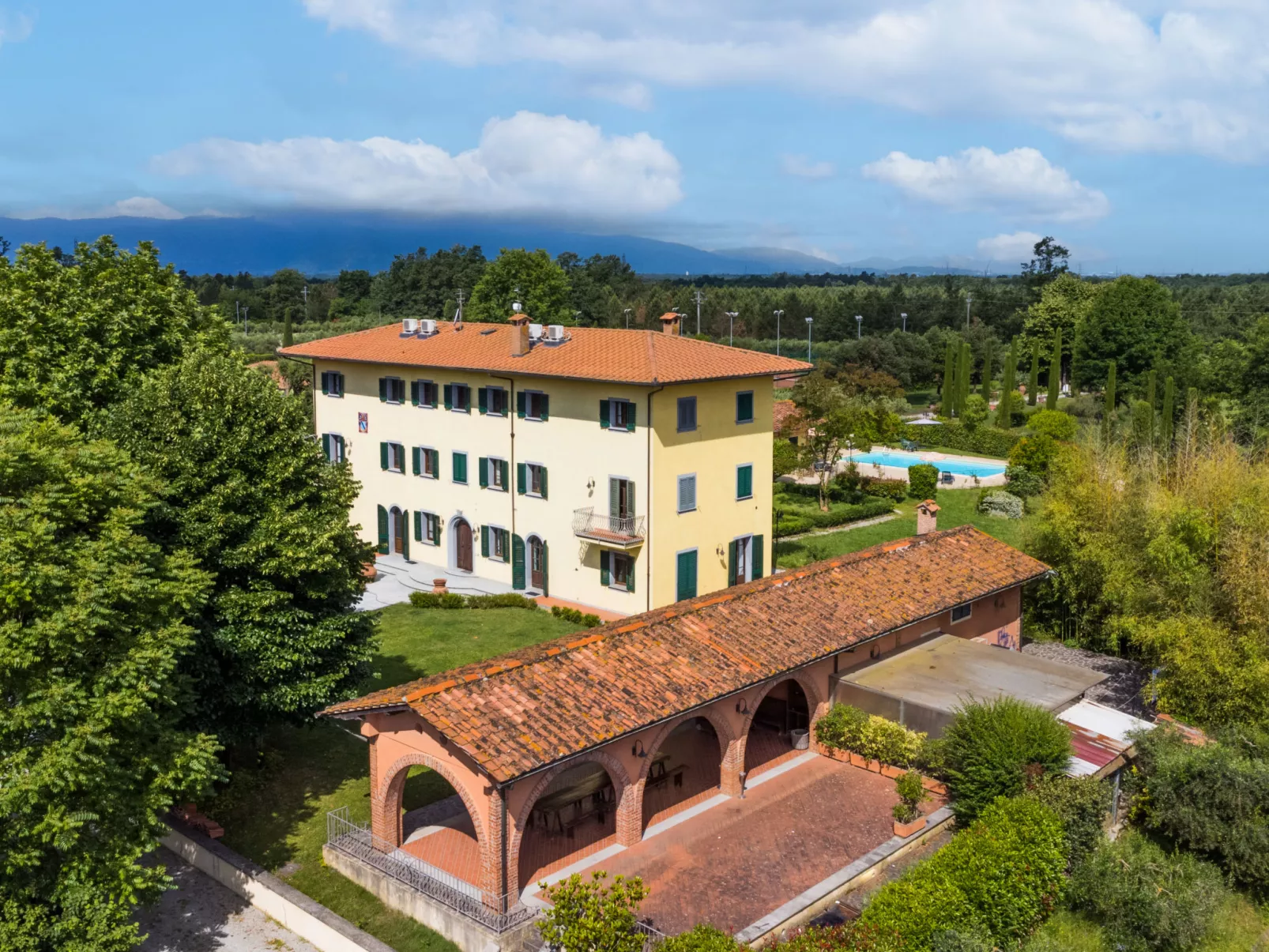 Villa Elena-Outside