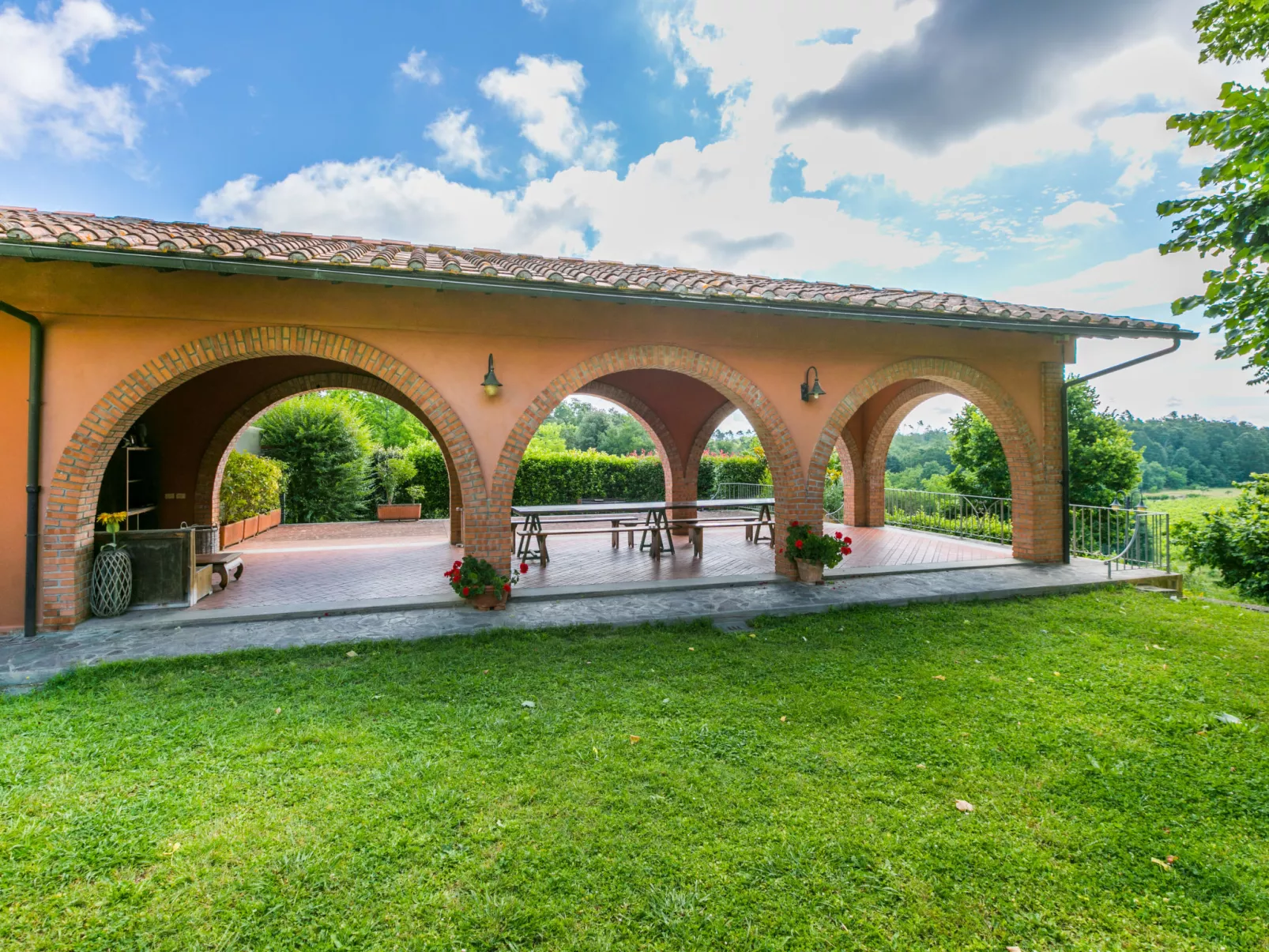 Villa Elena-Outside