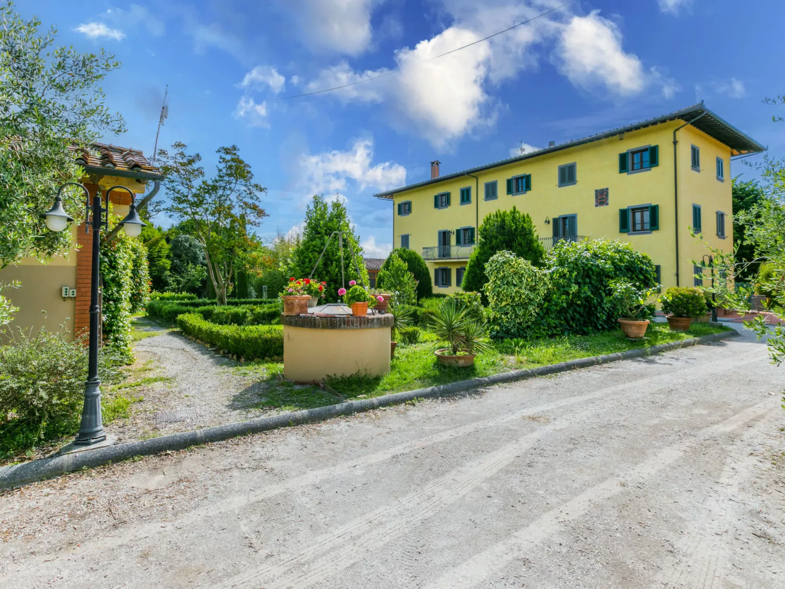 Villa Elena-Outside