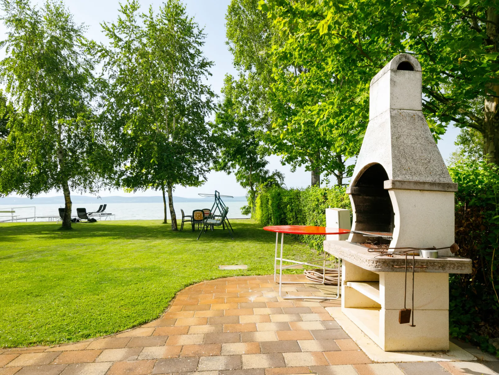 Lakefront 1-Outside