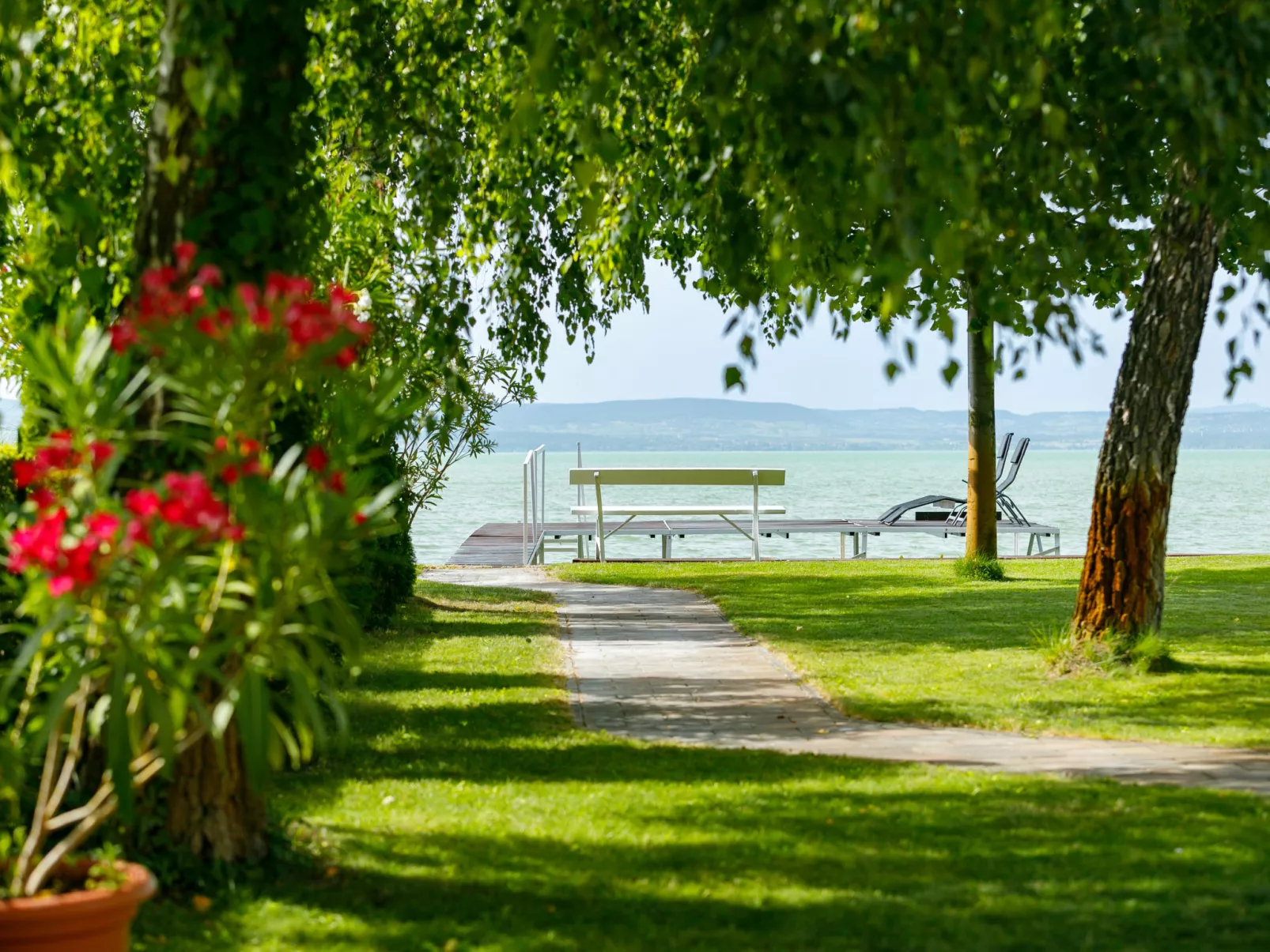 Lakefront 1-Outside