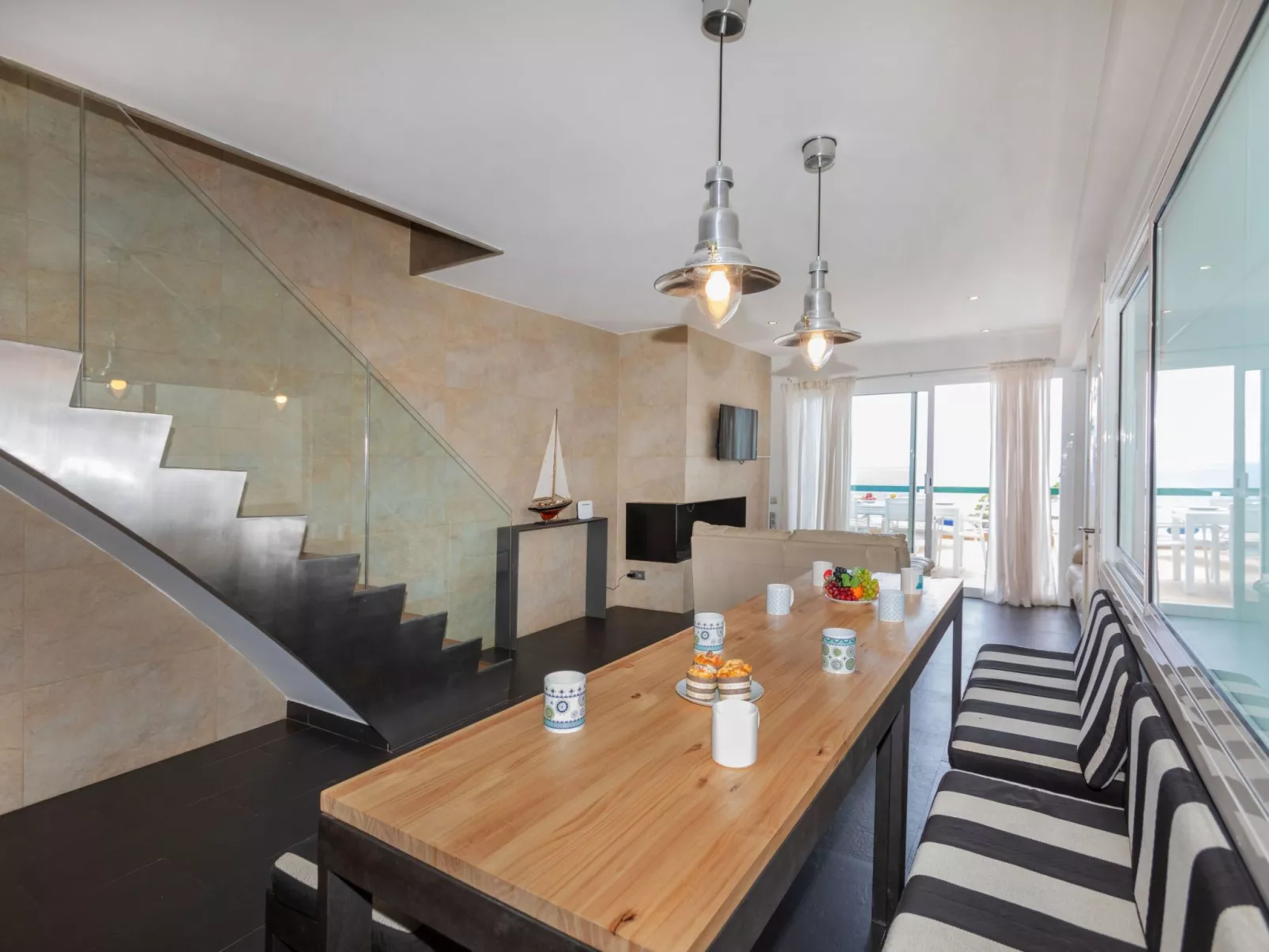 Punta Aromir-Inside