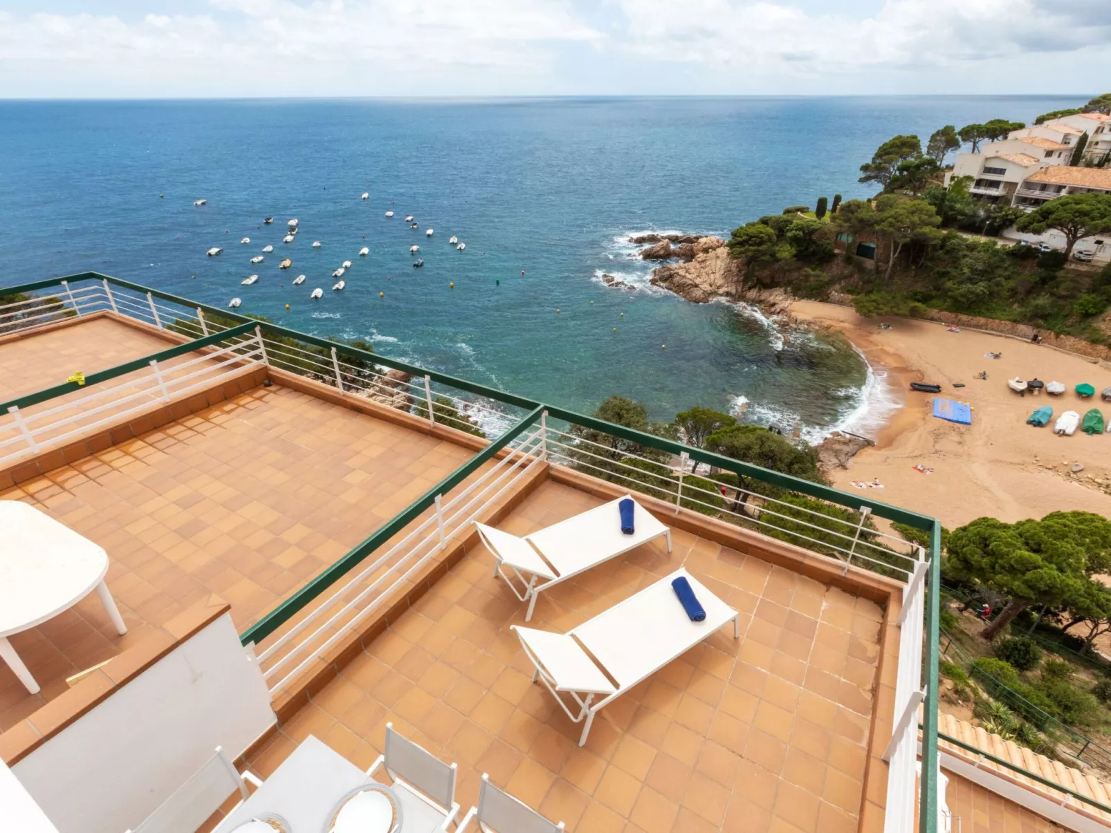 Punta Aromir-Outside