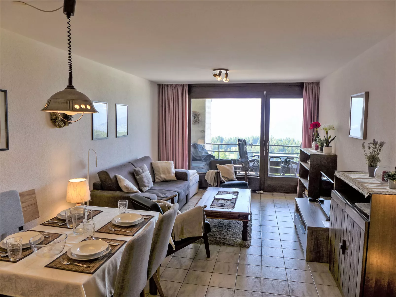 Jeanne D'Arc Apt. H2-49-Inside