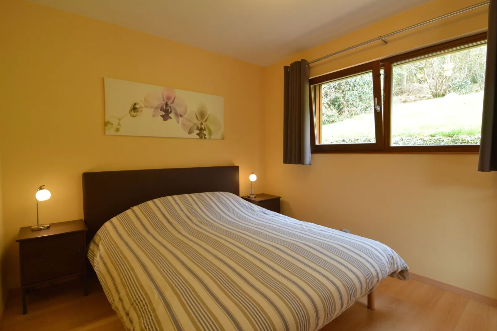 Le 51-Bedroom