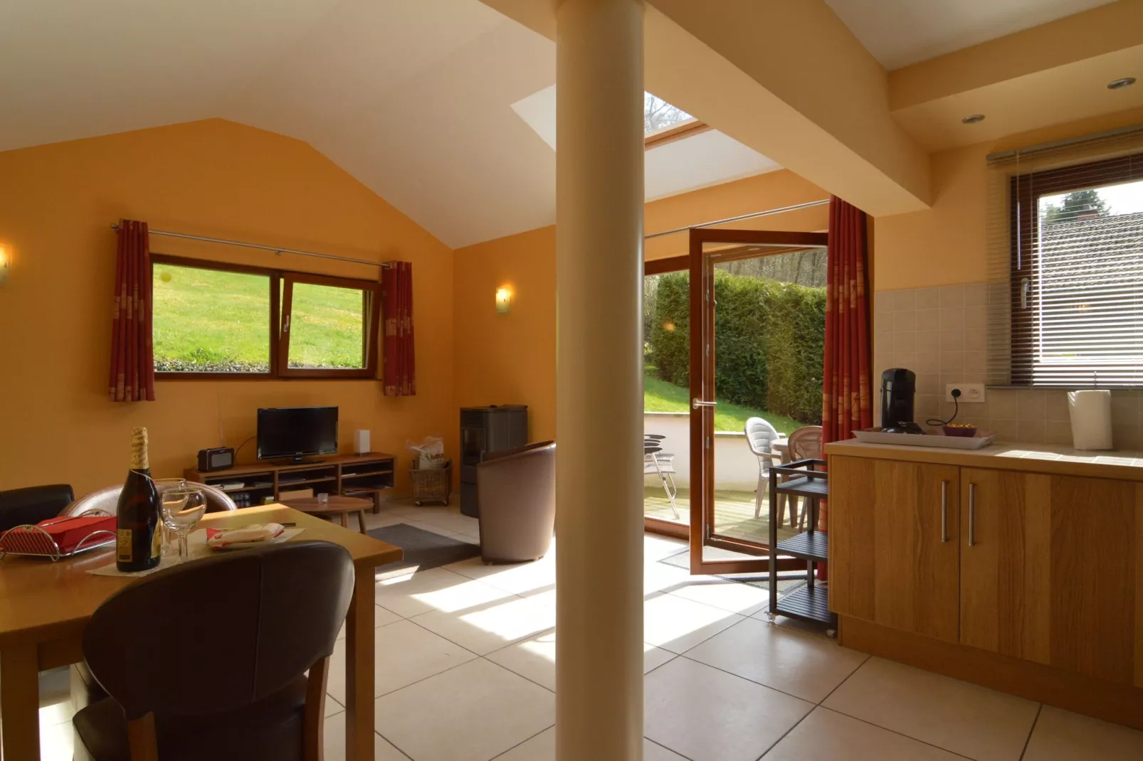 Le 51-Living room