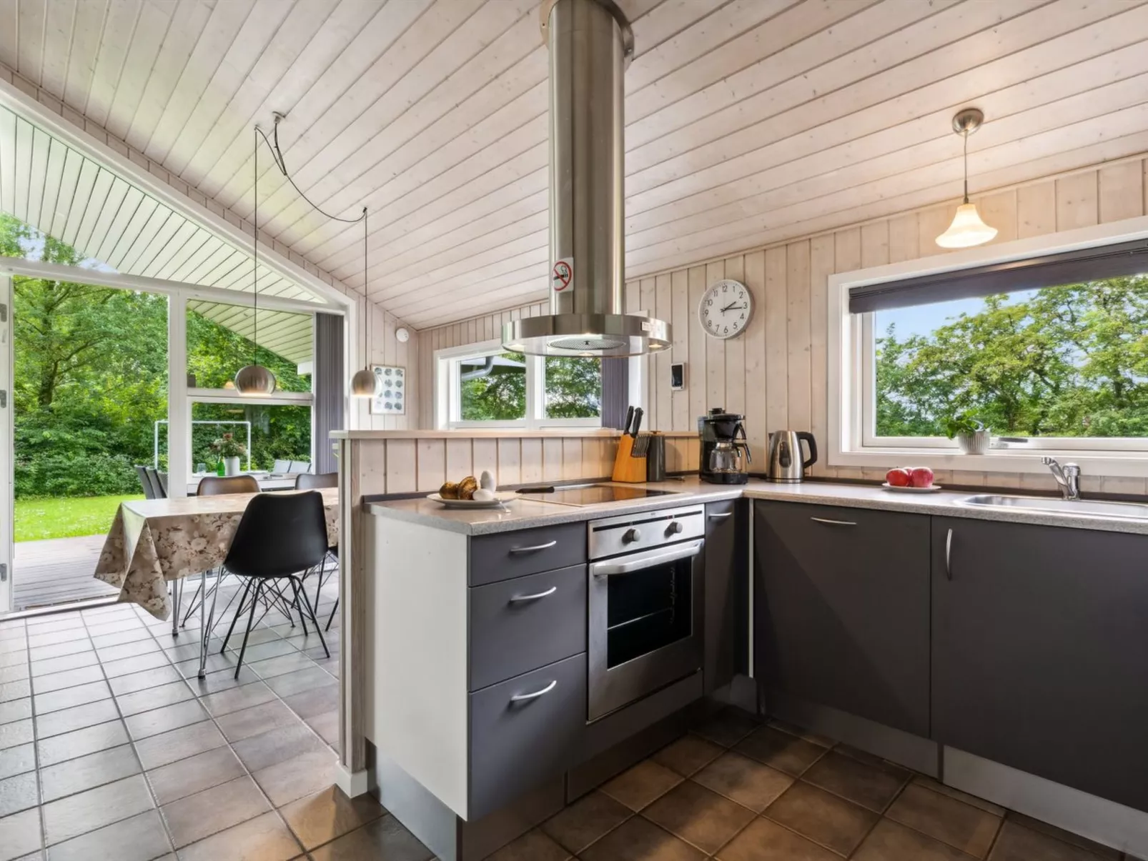 "Jette" - 30km from the sea-Inside