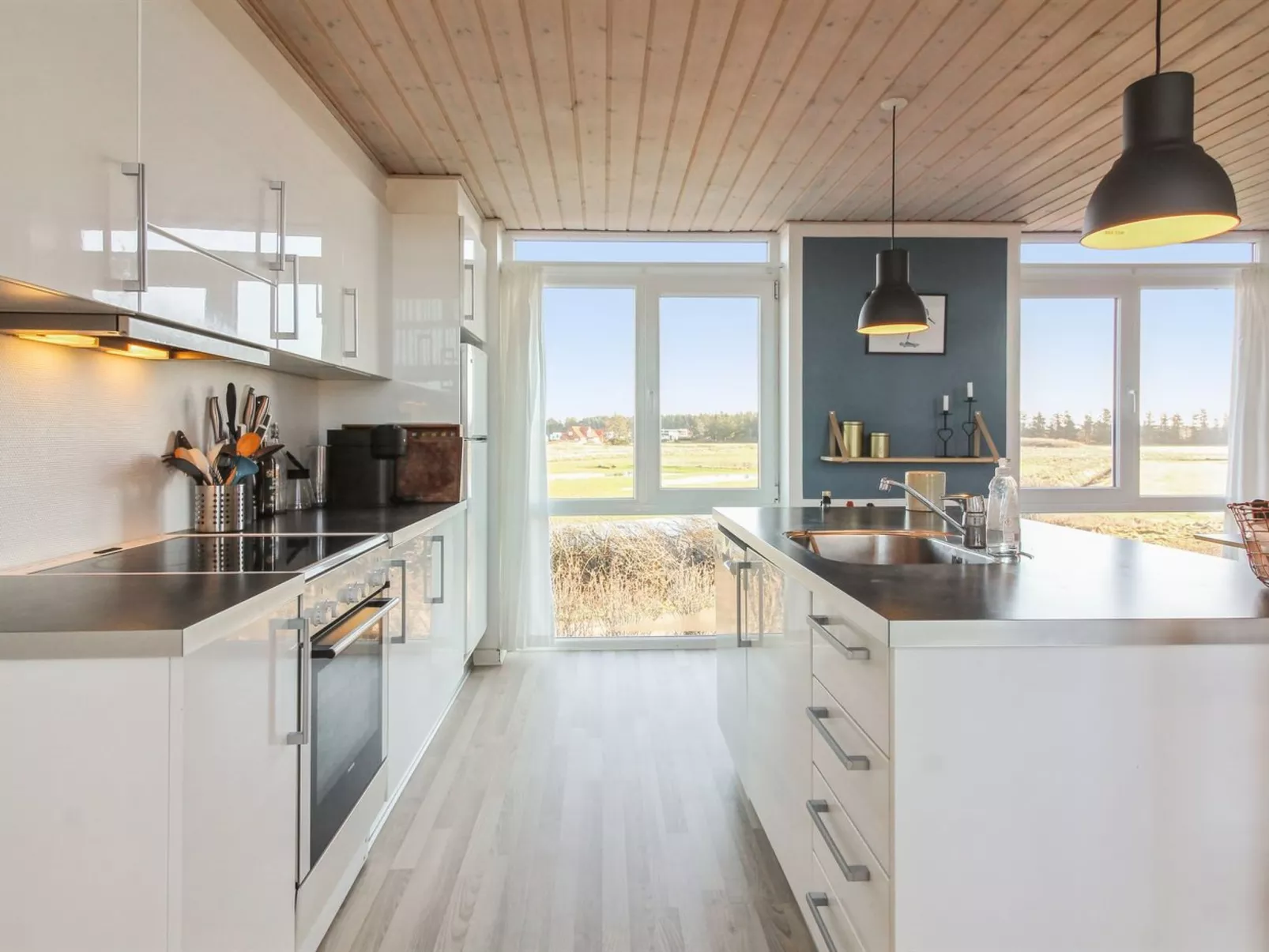 "Truls" - 700m from the sea-Inside