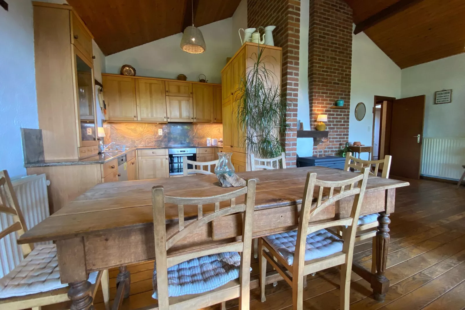 Boogie House-Dining room