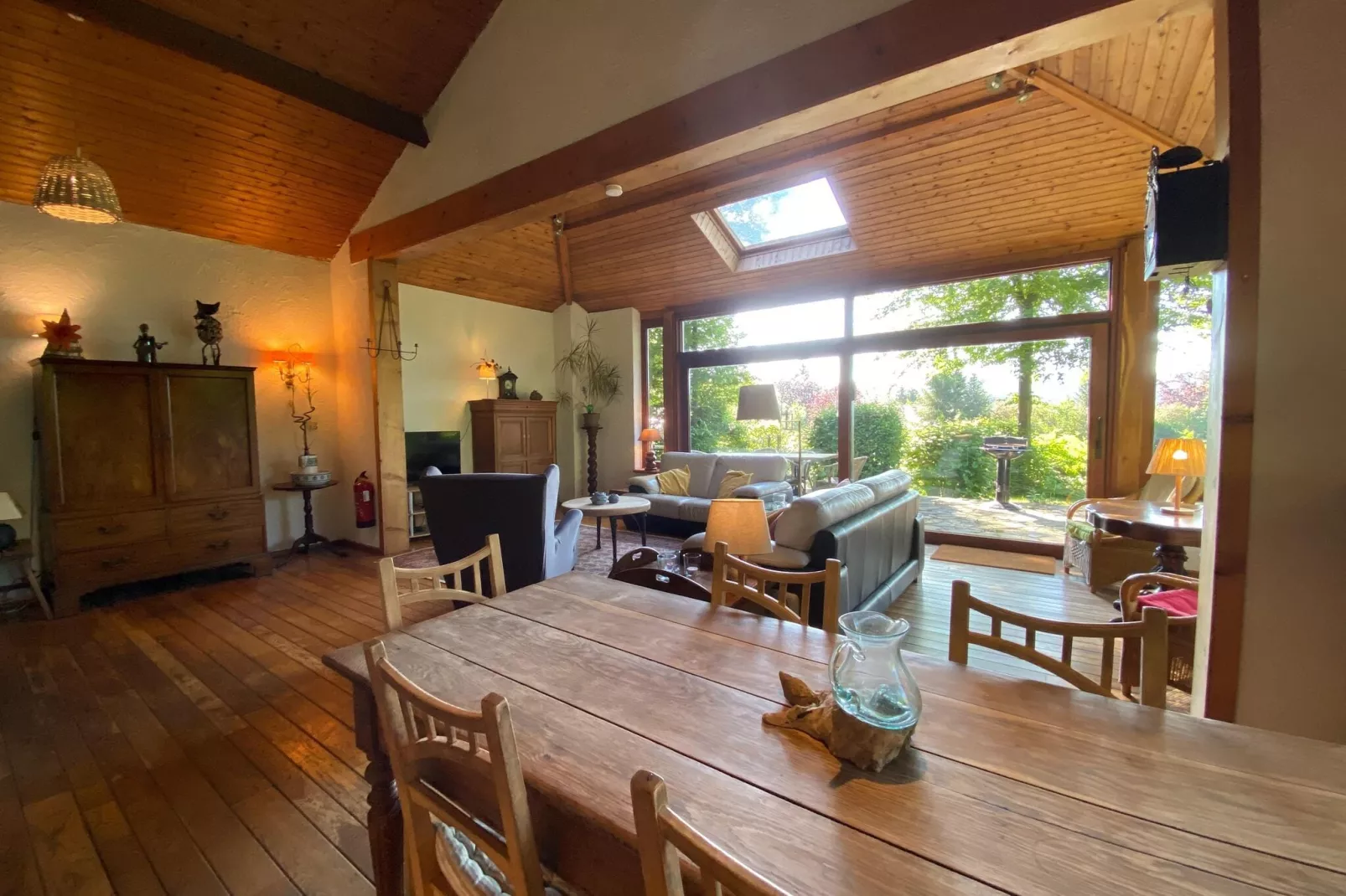 Boogie House-Dining room