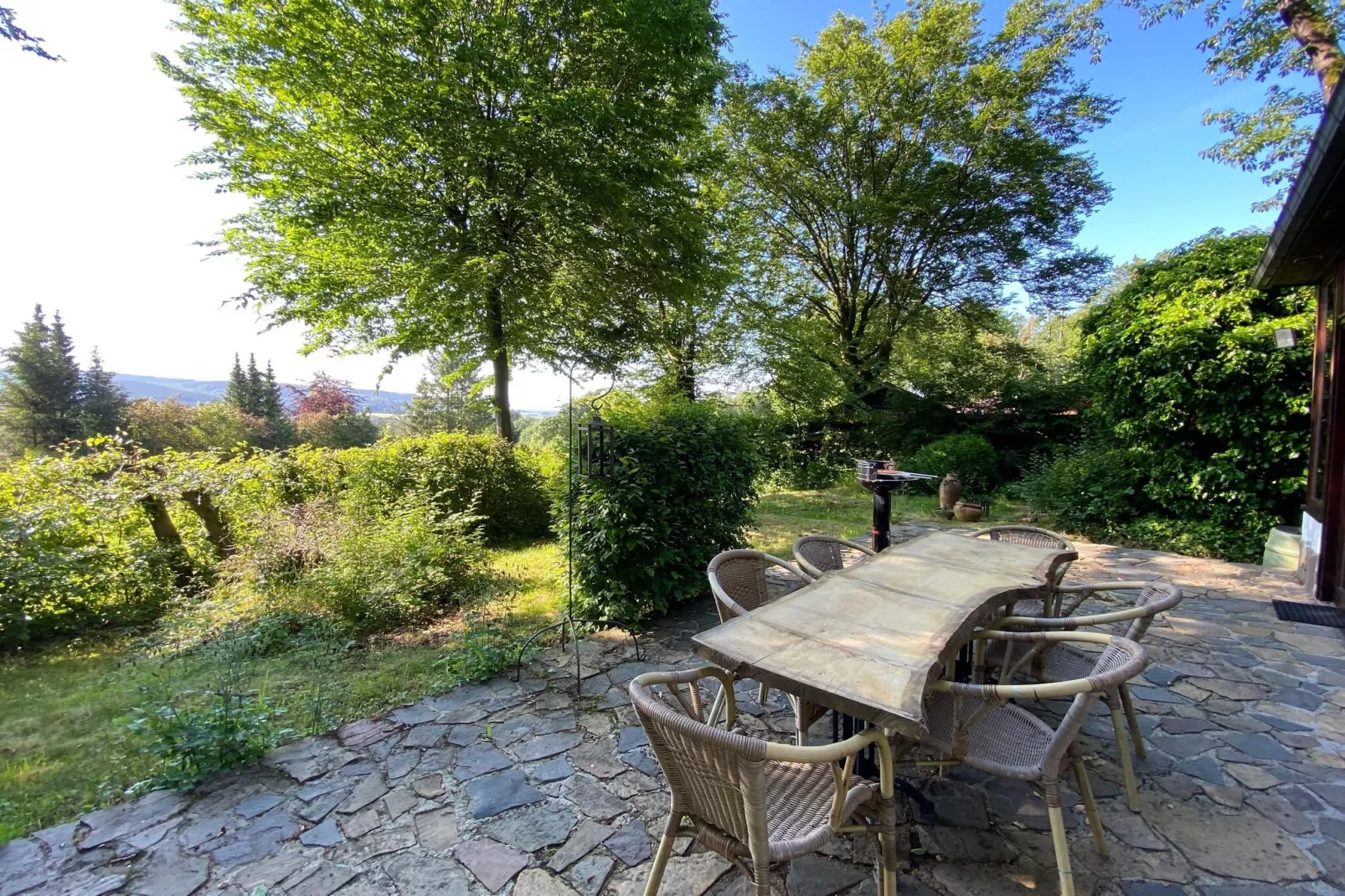 Boogie House-Gardens summer