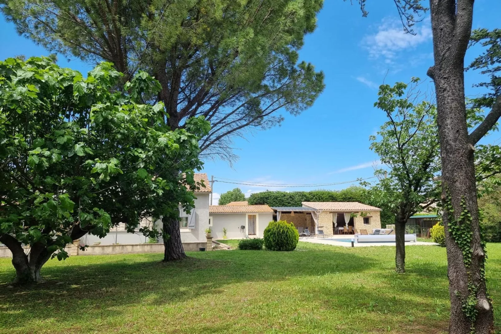 Ferienhaus in Maillane-Jardin d'été