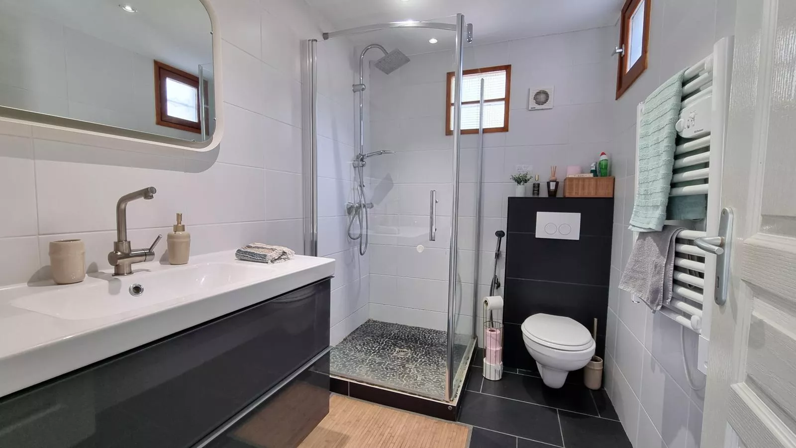 Aioli-Bathroom